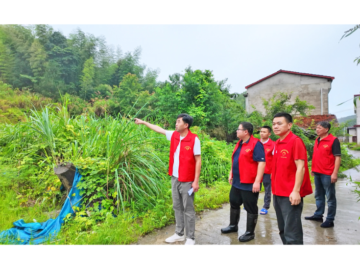 忠防镇：闻汛逆行排隐患 守土尽责保平安