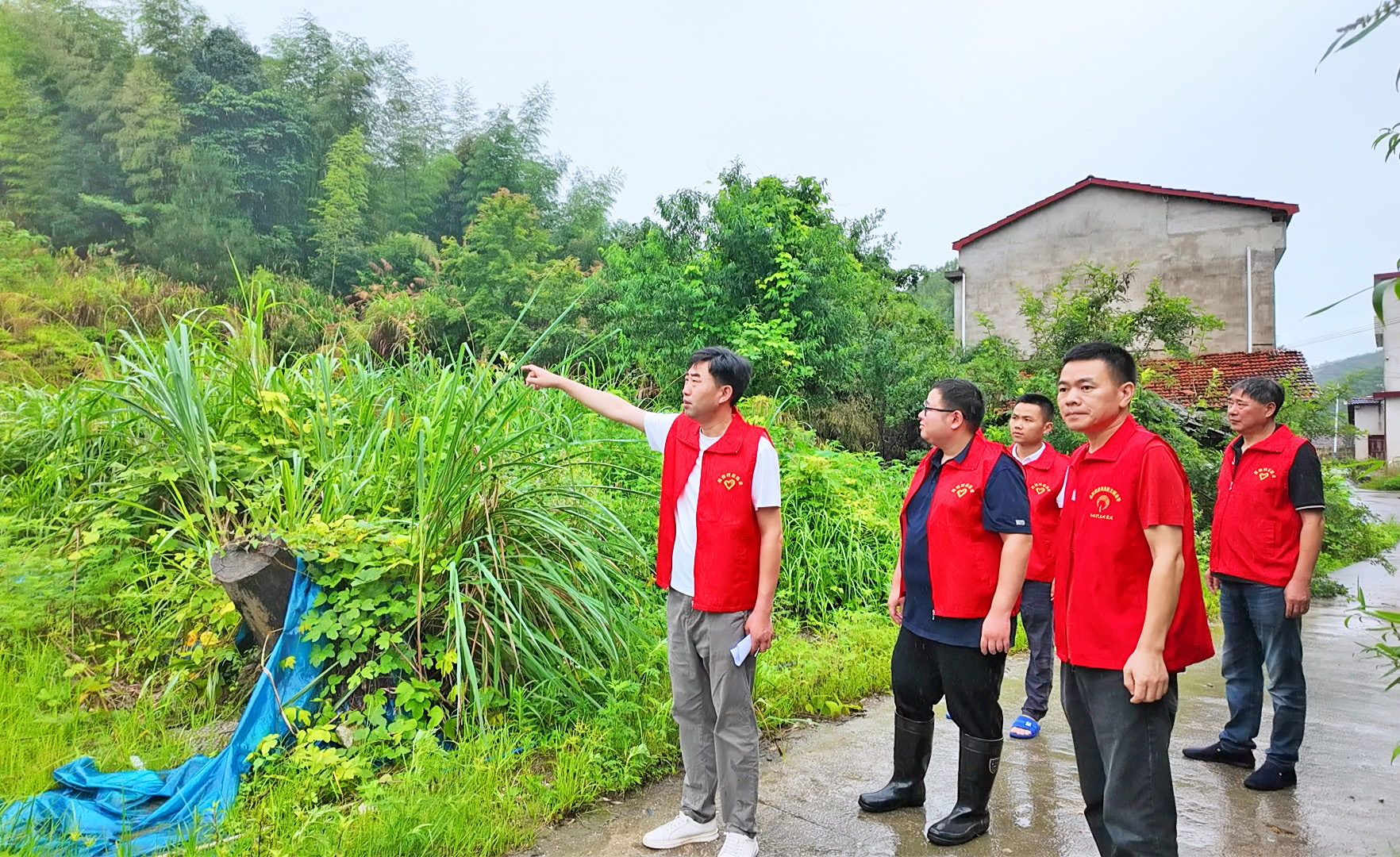 0703忠防镇:闻汛逆行排隐患 守土尽责保平安1.jpg 0703忠防镇:闻汛逆行排隐患 守土尽责保平安1.jpg