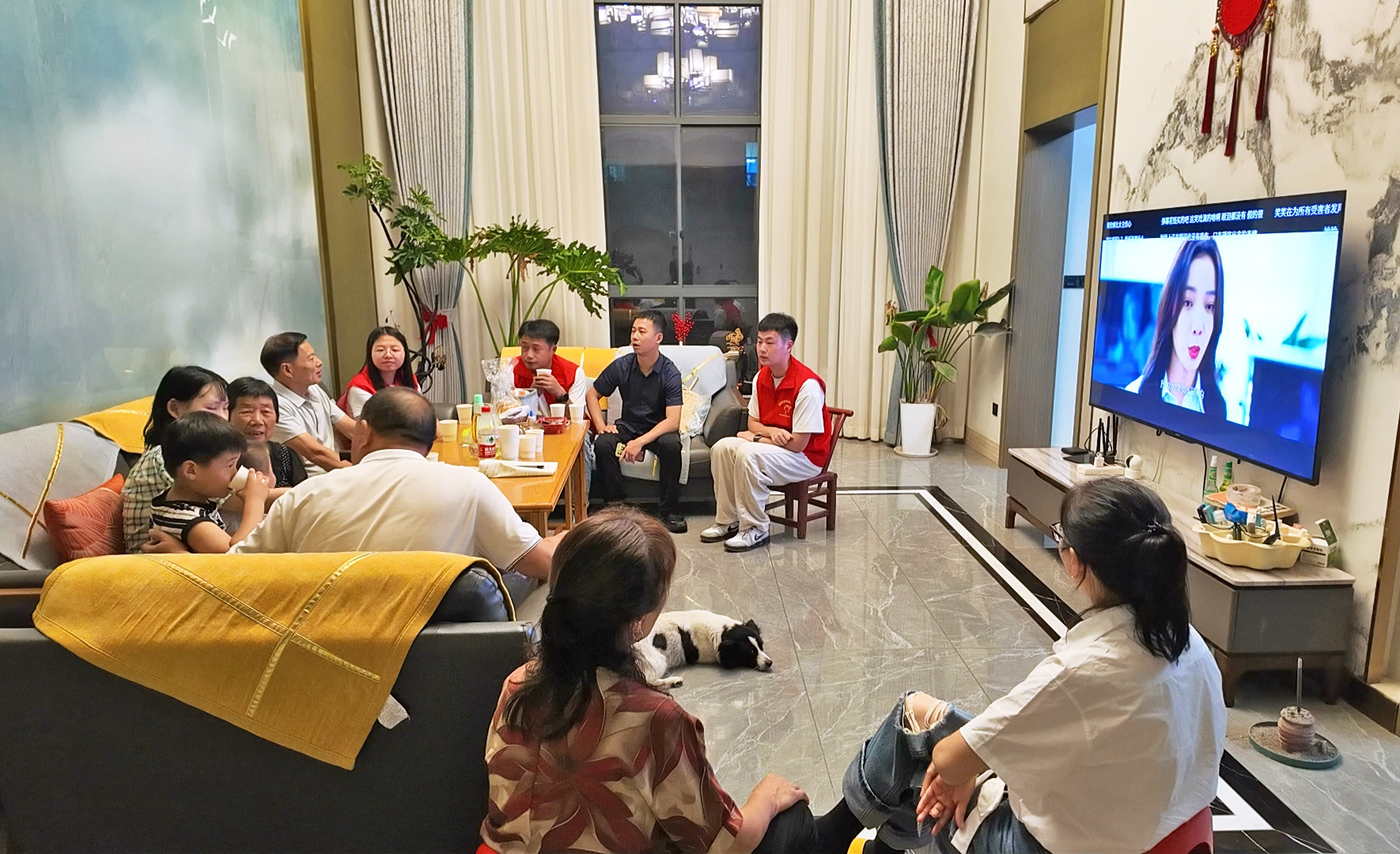 0707忠防镇：党员冲锋守防线 转移安置暖民心1.jpg