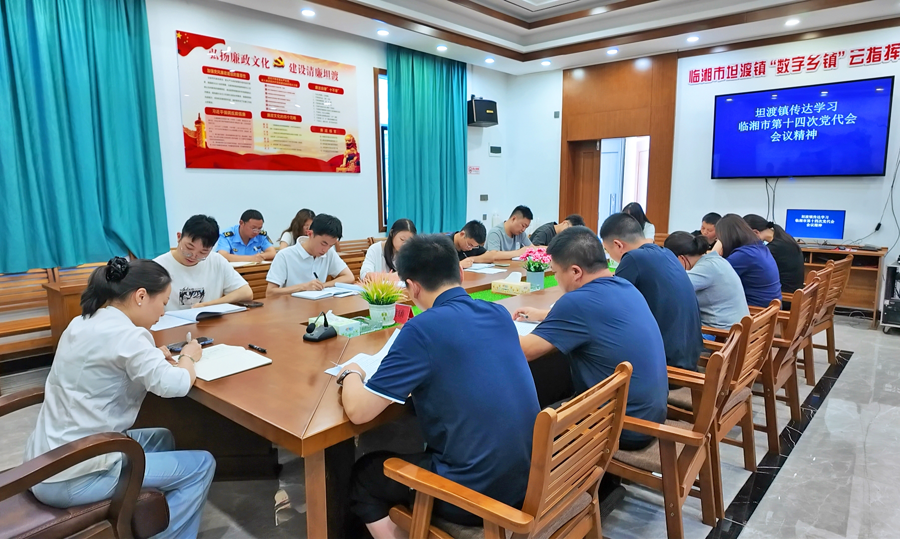 0810 深学细悟党代会  实干奋进新临湘4.jpg