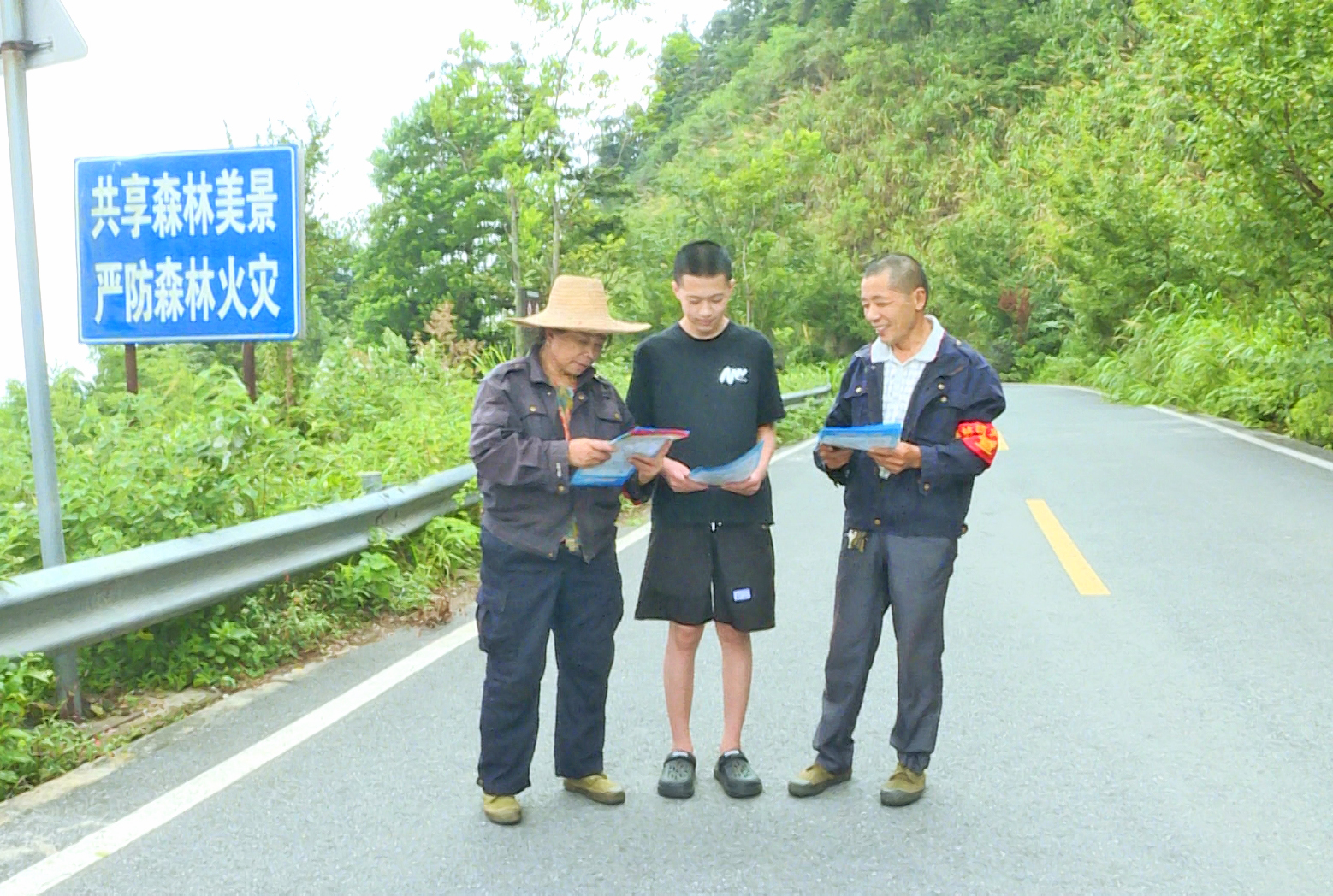 0811夫妻护林员坚守一线 筑牢夏季森林防火安全屏障.jpg 0811夫妻护林员坚守一线 筑牢夏季森林防火安全屏障.jpg