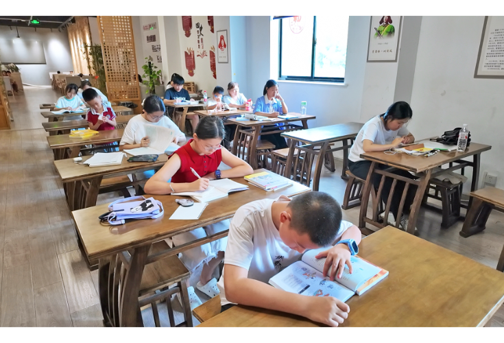品书香享清凉 暑期书店人气旺