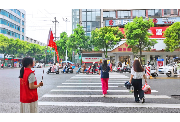 文明劝导不停步 青春助力平安行