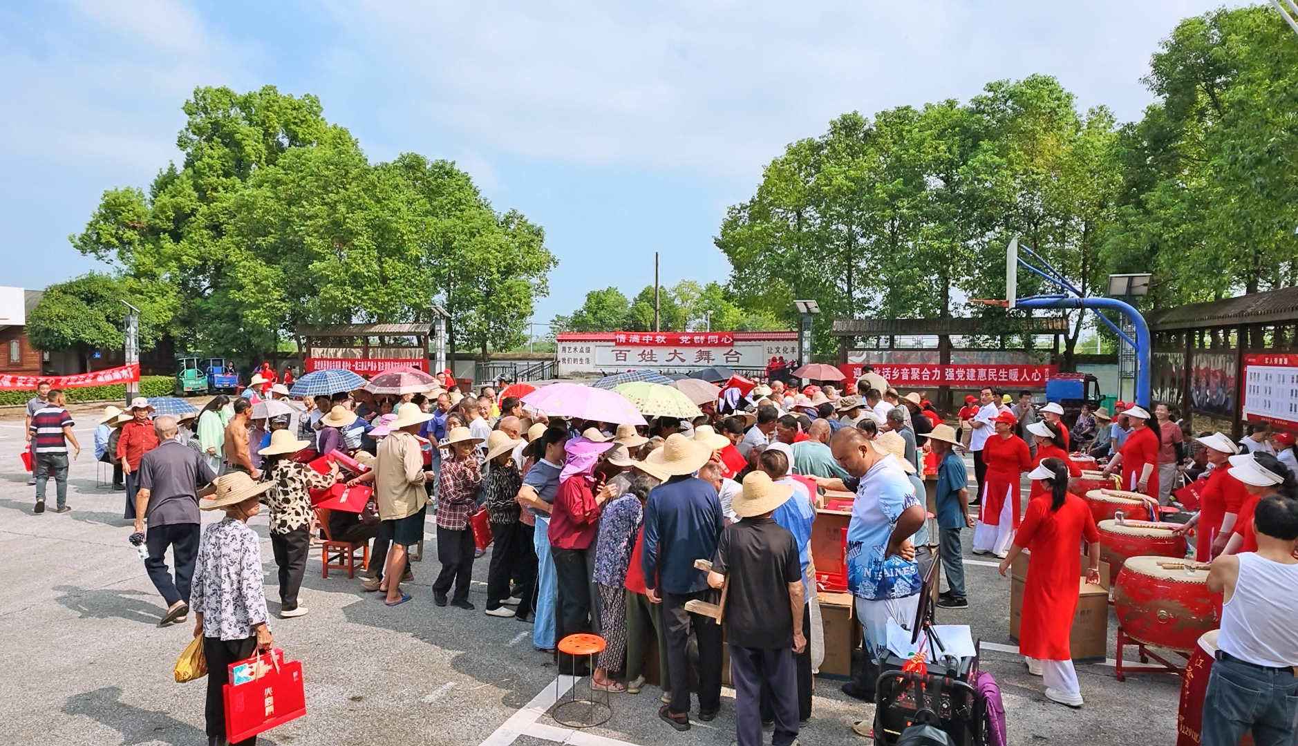 江南镇长江村:中秋欢聚迎佳节 文明新风润乡邻4.jpg 江南镇长江村:中秋欢聚迎佳节 文明新风润乡邻4.jpg