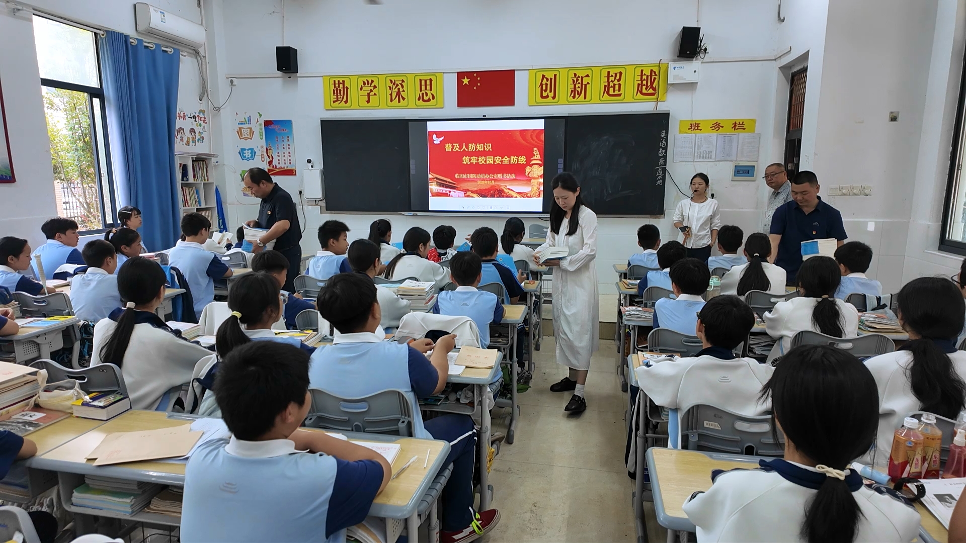 1014 市国动办:人防演练进校园 安全宣传护成长1.jpg 1014 市国动办:人防演练进校园 安全宣传护成长1.jpg