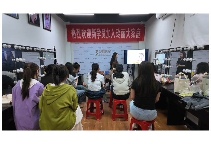 下班后的“充电站” 临湘青年夜校第二期开课