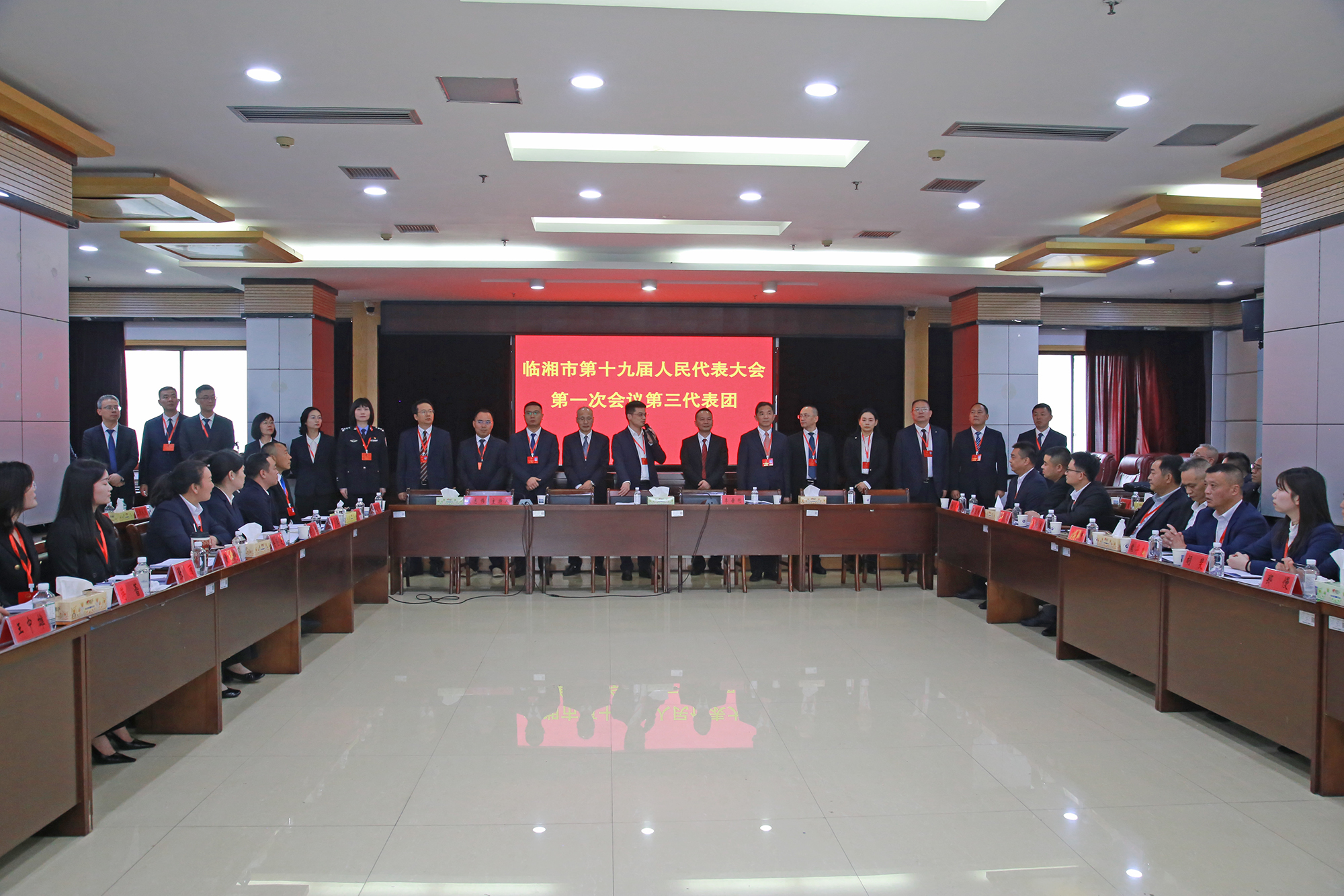 1022熊世成看望出席市第十九届人民代表大会第一次会议的人大代表---4.jpg