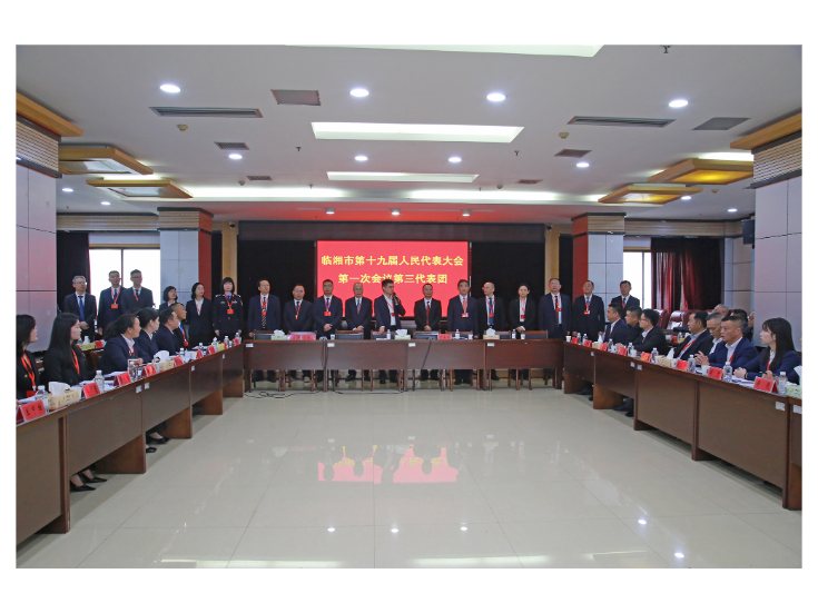 熊世成看望出席市第十九届人民代表大会第一次会议的人大代表