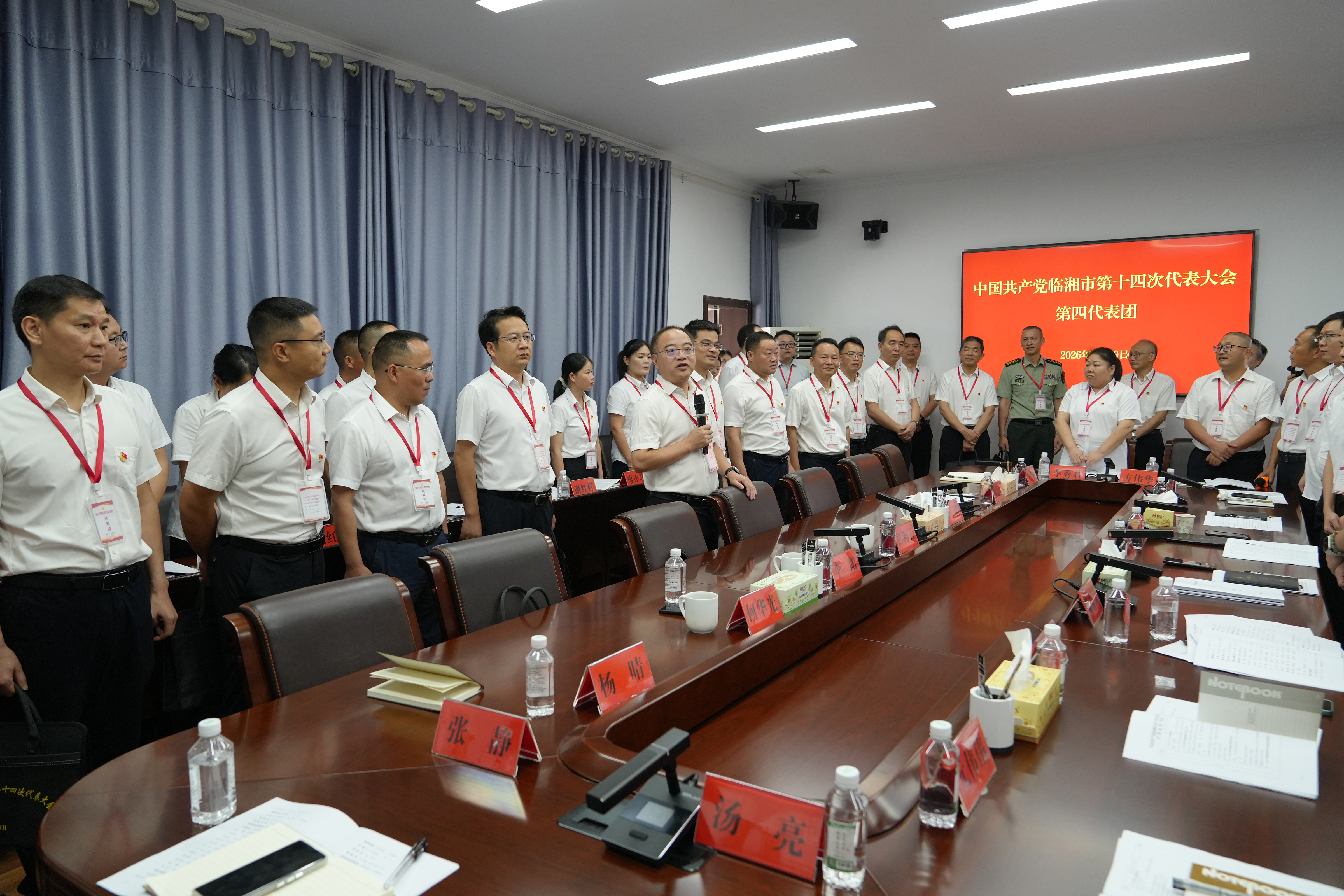 0729市委领导看望代表11-.jpg 0729市委领导看望代表11-.jpg