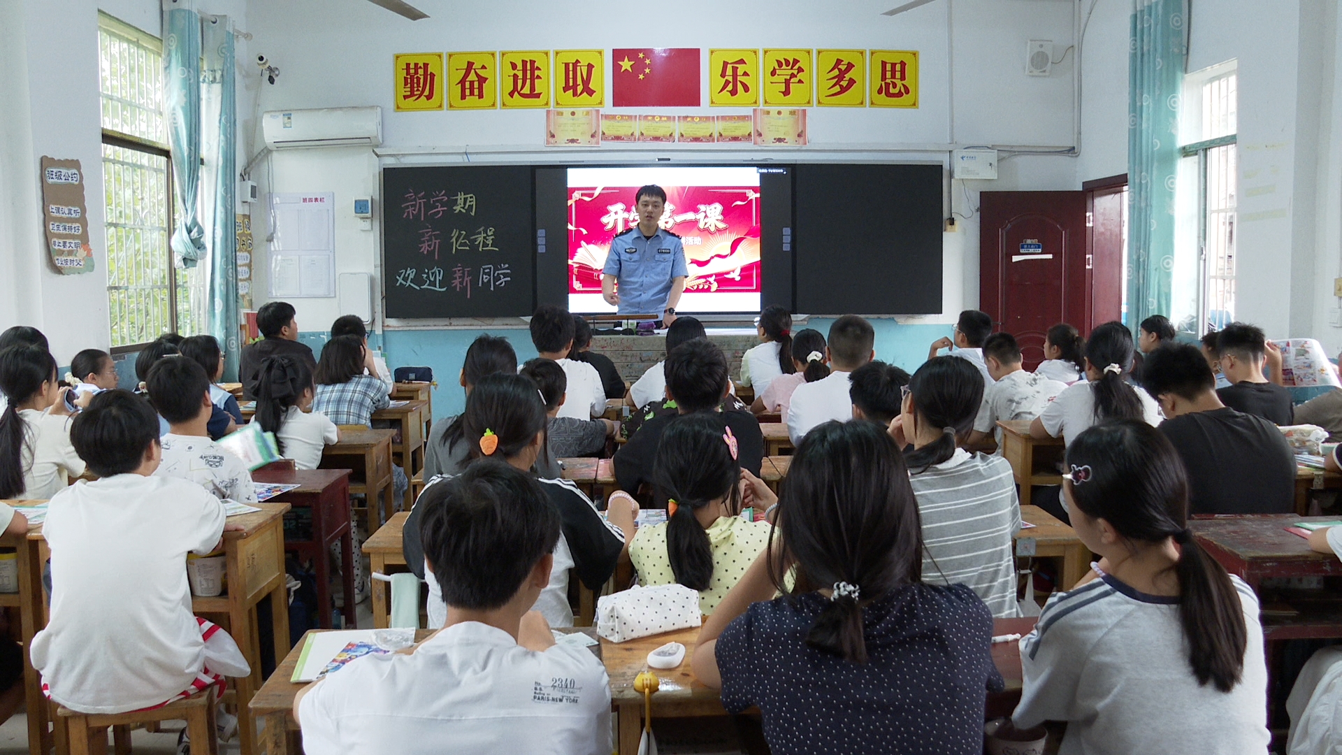 0902桃矿街道:开学第一课 安全护成长3.jpg 0902桃矿街道:开学第一课 安全护成长3.jpg