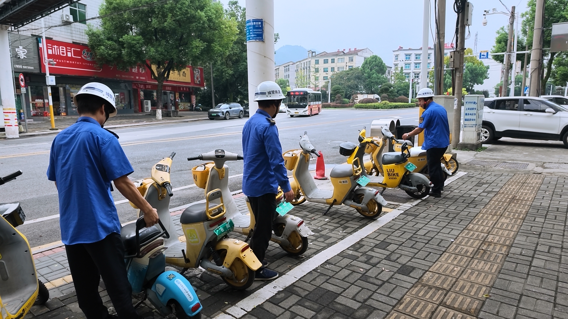 0924市城管局:精细管控提市容 扮靓城市迎盛会.jpg 0924市城管局:精细管控提市容 扮靓城市迎盛会.jpg