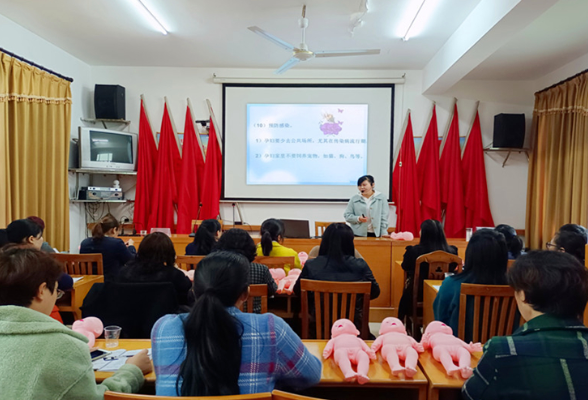 晋兴路社区在家门口开“月嫂”培训班