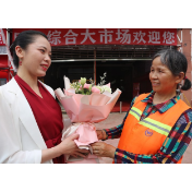 资兴商贸企业为环卫工人送温暖