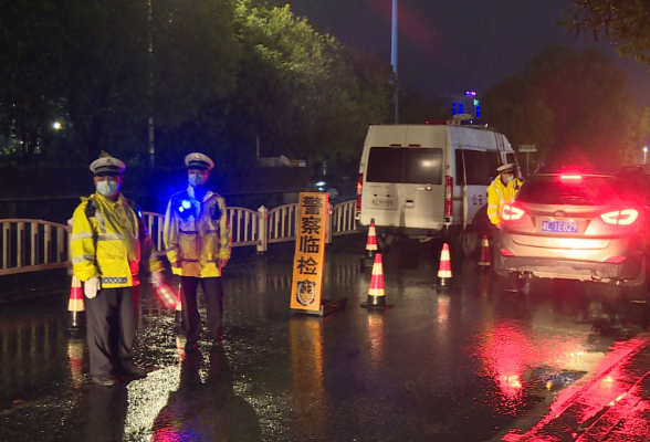 交警夜查酒驾 查处酒驾4起、醉驾2起