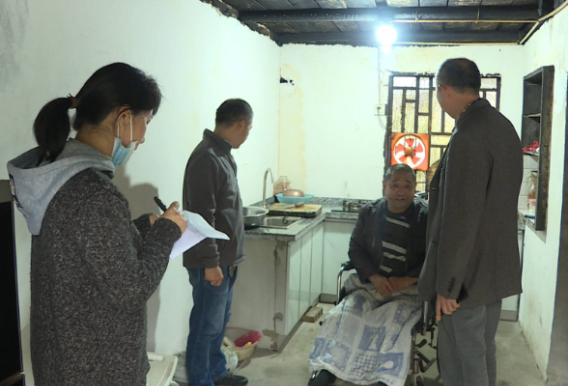 深入学习贯彻党的二十大精神｜无障碍设施改造  让残疾人家庭生活无“碍”