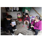 政府办干部下沉水电路社区“敲门行动” 防控疫情服务群众   