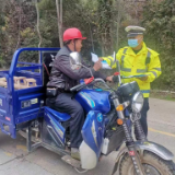 清江镇：加强宣传劝导  筑牢交通安全防线