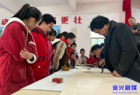 我市开展书画进校园文明实践文化志愿服务活动