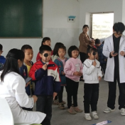“与爱EYE同行”免费公益筛查走进偏远山区