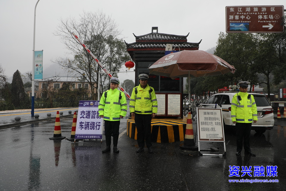 迎战低温雨雪冰冻天气 ▏市公安交警大队：全力以赴保畅通