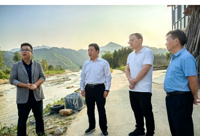 陈占华到八面山瑶族乡调研灾后恢复重建工作