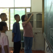 直击灾后重建｜八面山学校开学啦！“最美黑板报”成热门“打卡点”