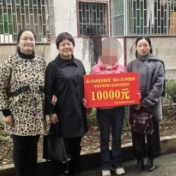 市妇联开展低收入“两癌”妇女走访慰问活动