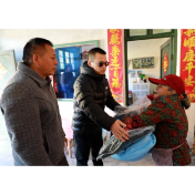 聚焦灾后重建 | 州门司镇建设村：312 件（套）御寒棉衣棉被  全部发放到位