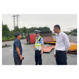 货车司机遭遇车祸被困 资兴两干部危急时刻出手救助