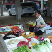 直击灾后重建｜黄草镇东坪片区：农贸市场赶集忙