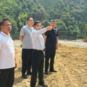 直击灾后重建 ▏方华堂到资兴市田坪村调研对口支援灾后重建工作