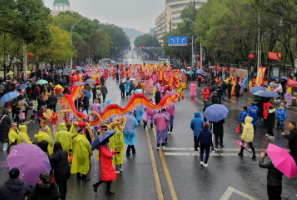 当好主力军 办好旅发会 | 正月十五舞龙狮 舞出新年精气神