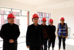 杨理诚调研集中安置点项目建设和群众安全温暖过冬工作