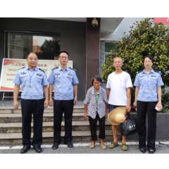 资兴交警帮助走失老人安全回家