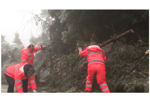 迎战低温雨雪冰冻天气｜资兴市公路建设养护中心：保障冰雪天气道路安全畅通