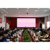 杨理诚在全市年轻干部座谈会上强调：做“明白人”“勤务员”“行动派”“清廉者”