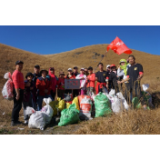 资兴“驴友登山净山”活动走进八面山