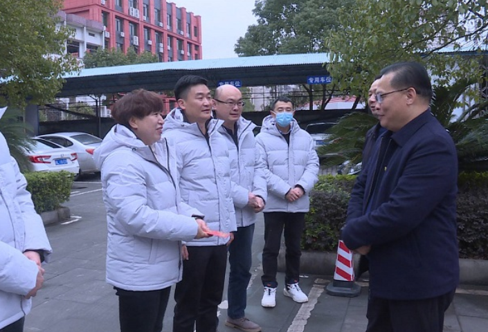 陈一之走访慰问一线单位干部职工和驻资部队官兵