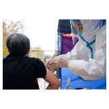 老年人新冠疫苗怎么打？哪些情况不能或暂缓接种？