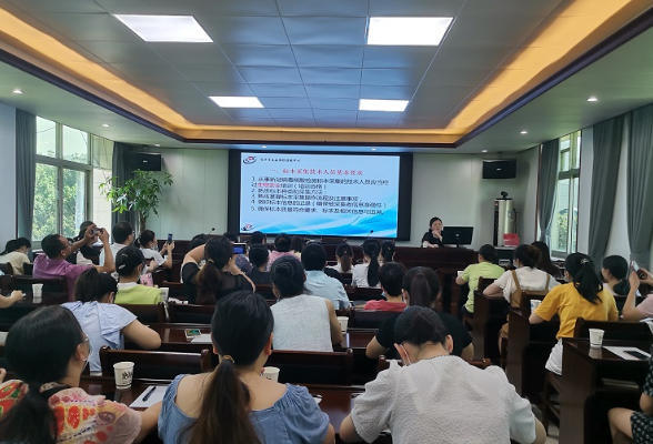 我市新冠病毒核酸采样师资及新冠肺炎疫情防控知识培训班开班