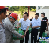 杨理诚慰问高温下坚守一线岗位的劳动者