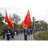 市立中学：开展秋游活动 接受革命传统教育