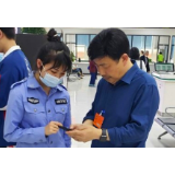 代表、委员积极参与指纹补采和公安服务平台推广应用