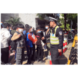 资兴交警助力学校全面复学