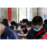 【人民日报客户端】湖南资兴开学第一课：向英雄致敬 向目标奋进