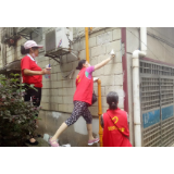 资兴：志愿者清除城市“牛皮癣”