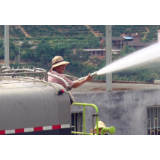 洒水车助力2万亩柑橘抗旱