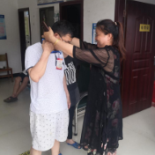 蓼江镇104名无职党员挂牌上岗