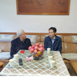 新春走访|龙柏武慰问部分退休老干部、一线职工