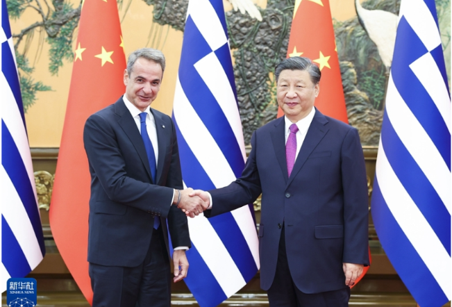 习近平会见希腊总理米佐塔基斯